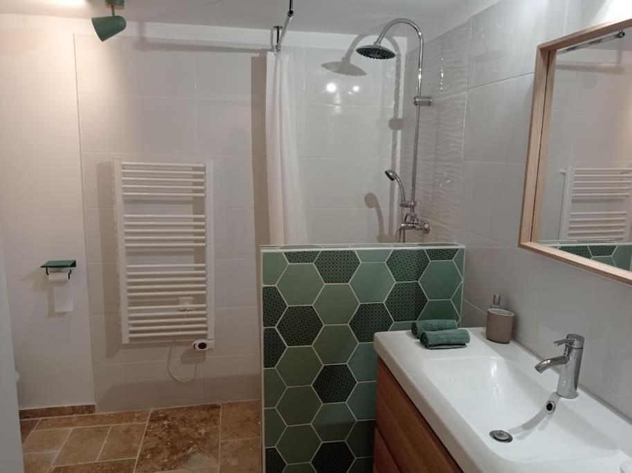 Étoile-sur-Rhône Gite Cosy Et Spacieux מראה חיצוני תמונה